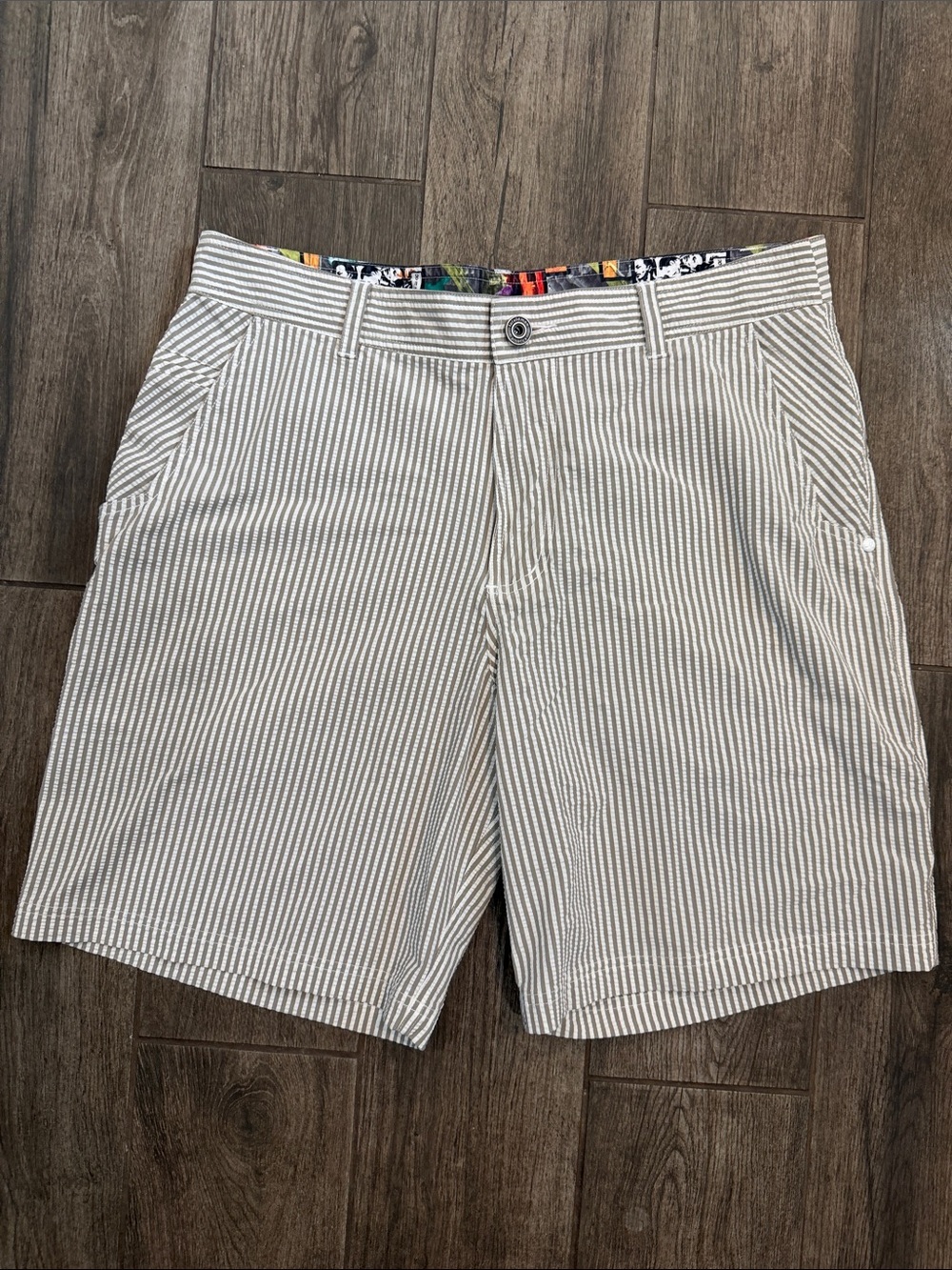 lululemon athletica Men’s White & Gray Seersucker Flat-Front Shorts